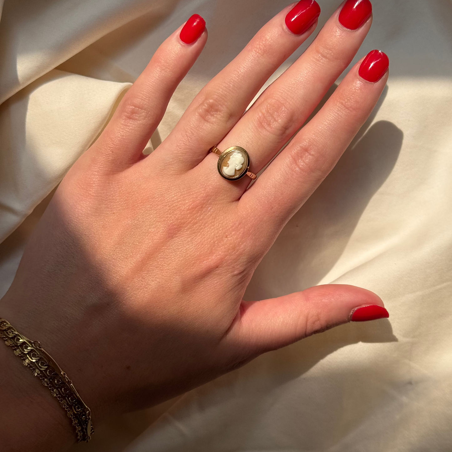 Vintage 9k English Gold Cameo Ring