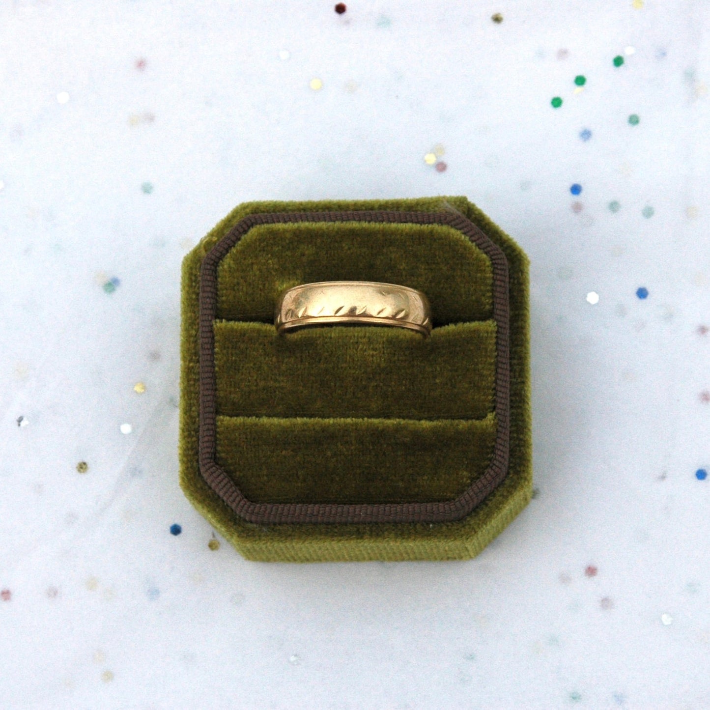 Vintage 14k Gold Band with Etched Detail - Over 5 Grams