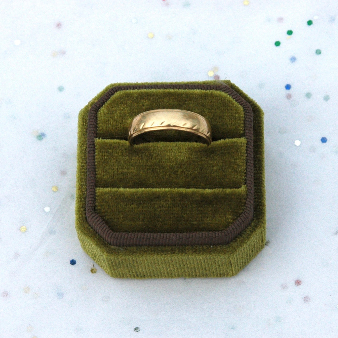Vintage 14k Gold Band with Etched Detail - Over 5 Grams